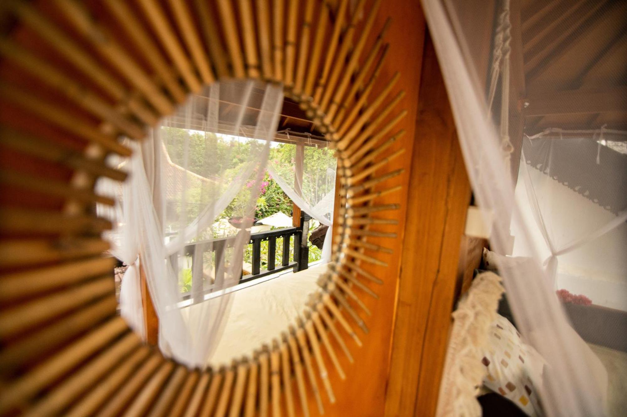 Rumah Singa - Holistic Healing Retreat ギリ・アイル エクステリア 写真
