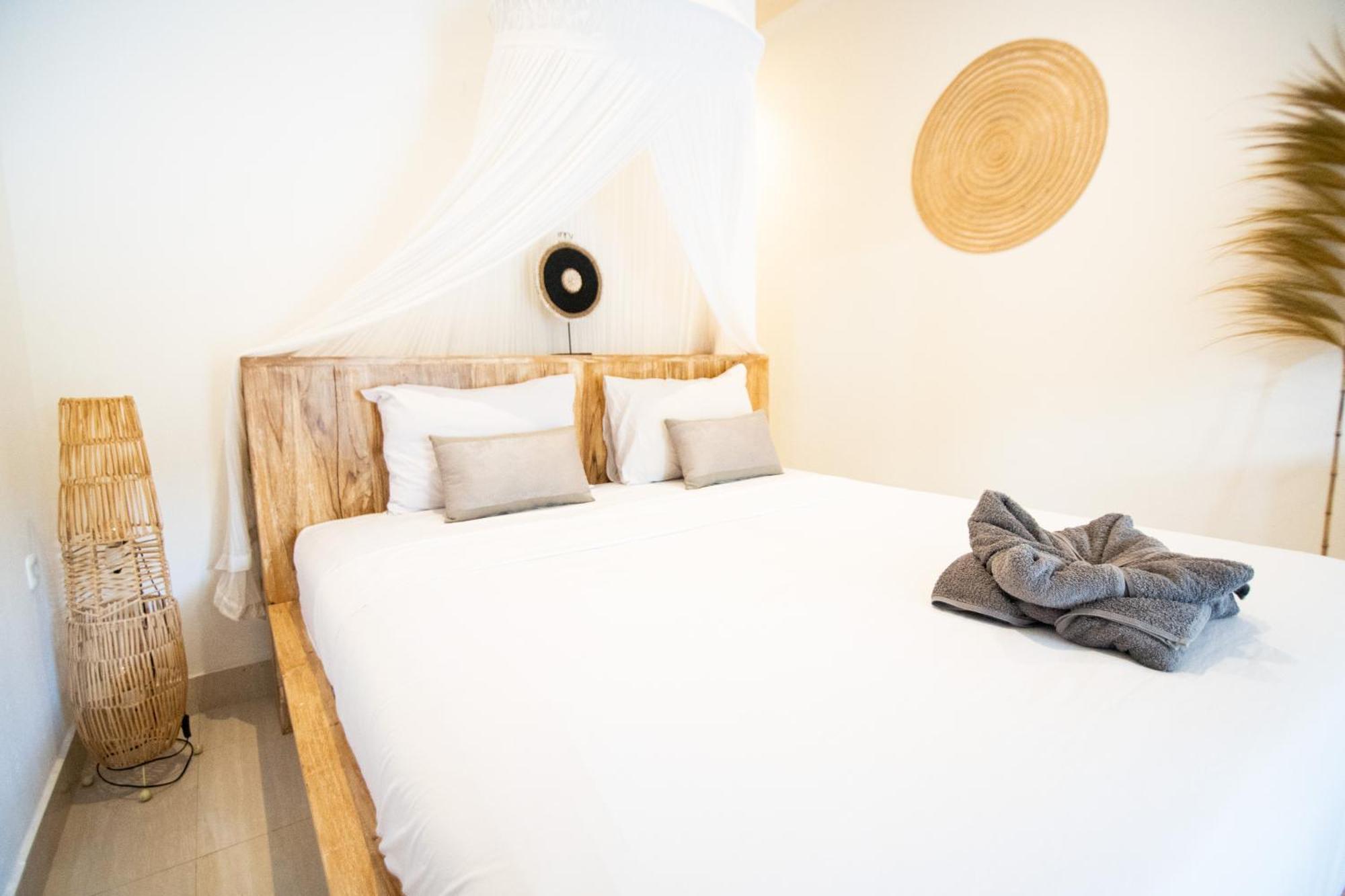 Rumah Singa - Holistic Healing Retreat ギリ・アイル エクステリア 写真