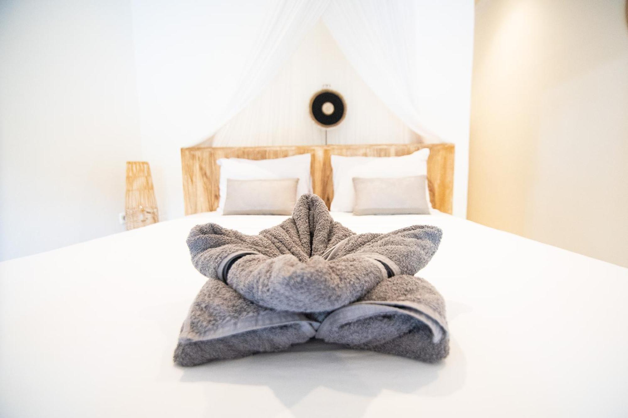 Rumah Singa - Holistic Healing Retreat ギリ・アイル エクステリア 写真