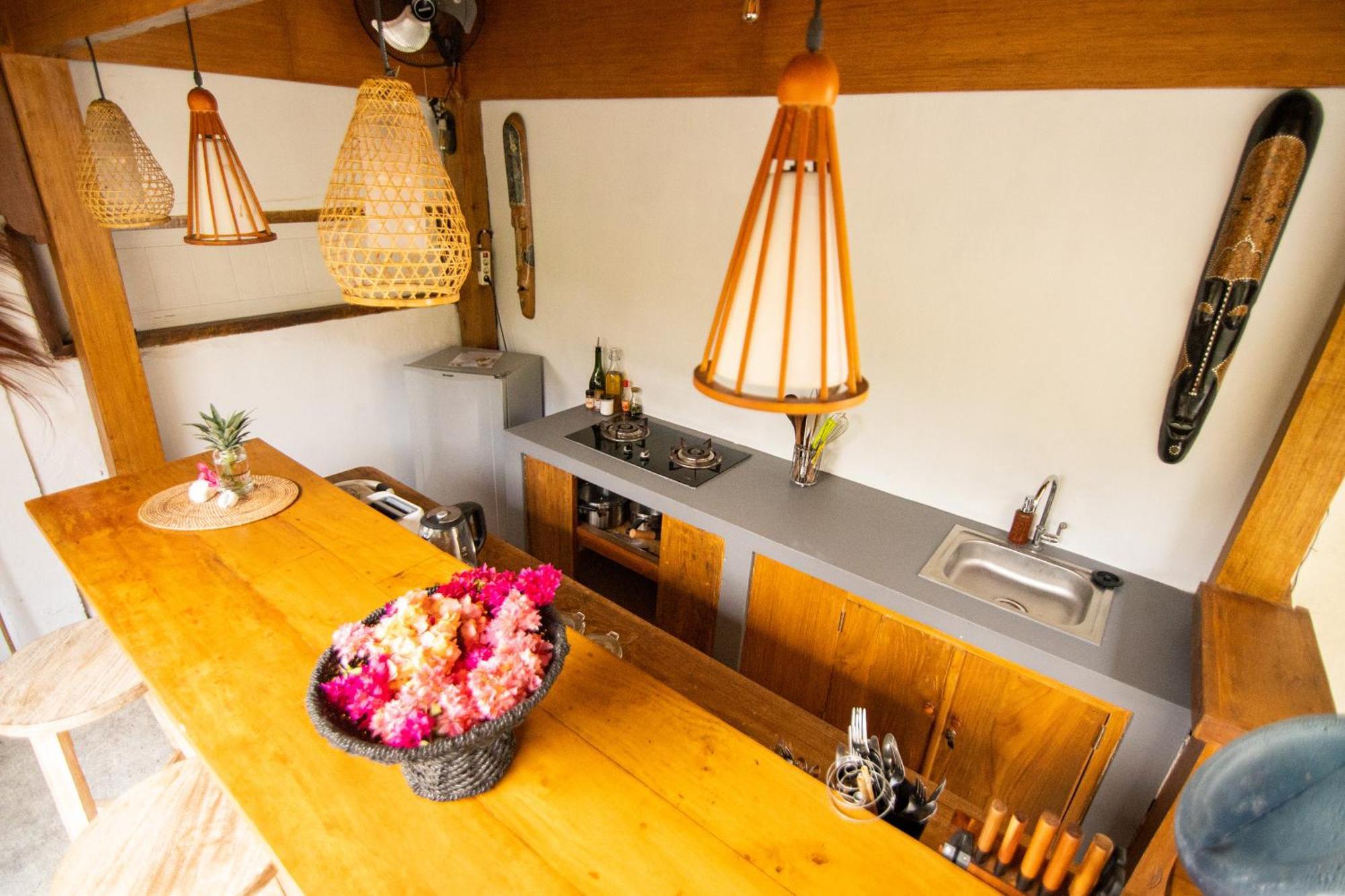 Rumah Singa - Holistic Healing Retreat ギリ・アイル エクステリア 写真