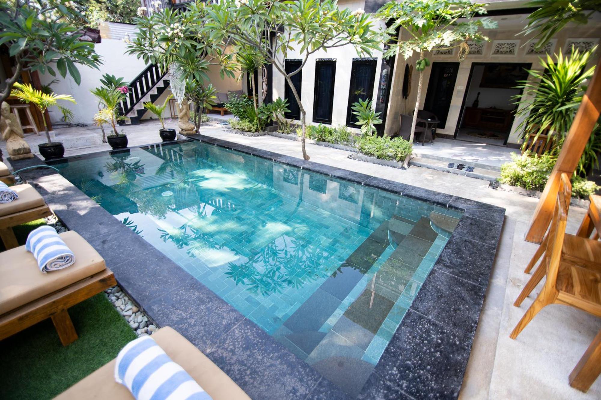Rumah Singa - Holistic Healing Retreat ギリ・アイル エクステリア 写真