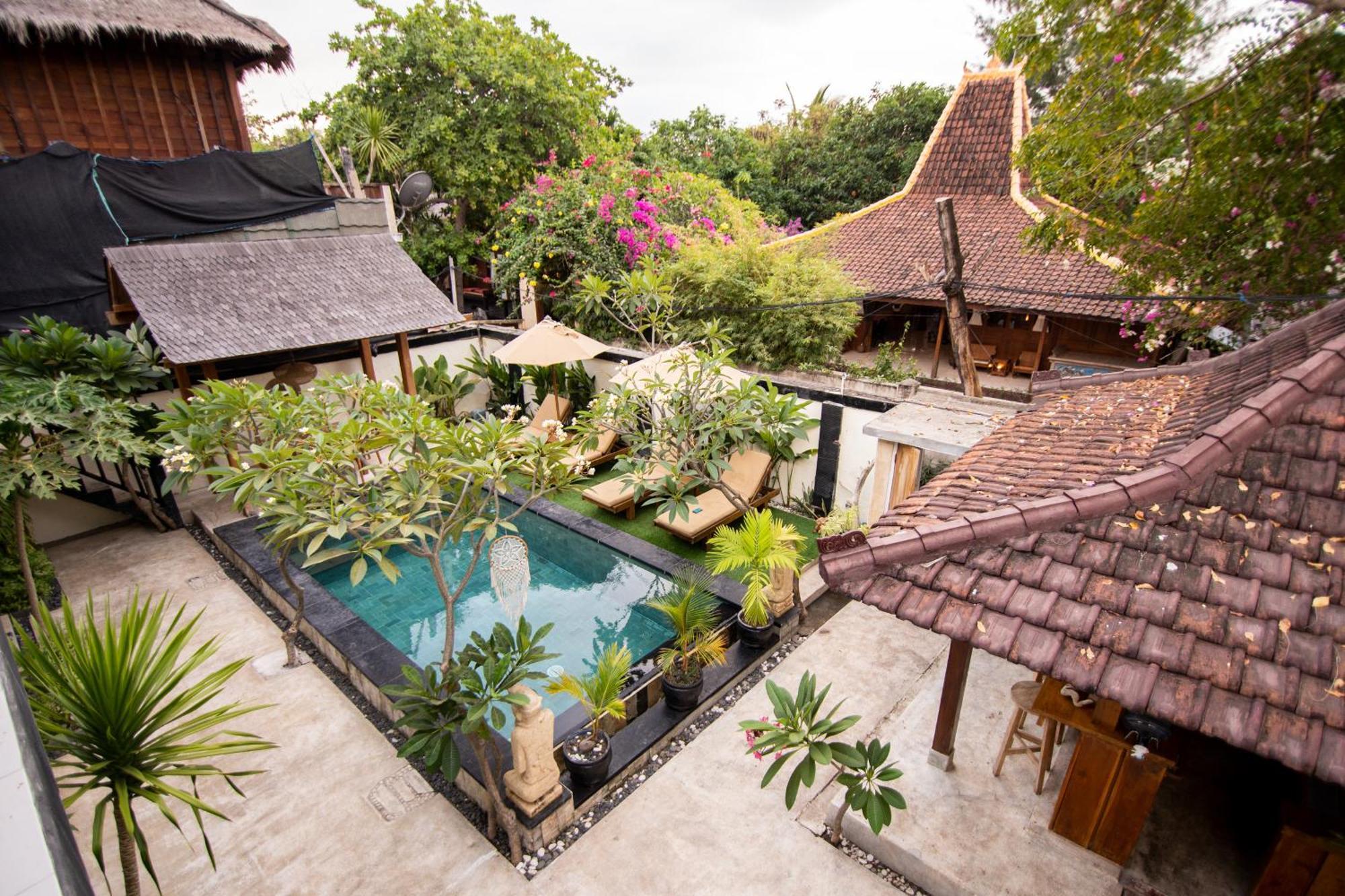 Rumah Singa - Holistic Healing Retreat ギリ・アイル エクステリア 写真