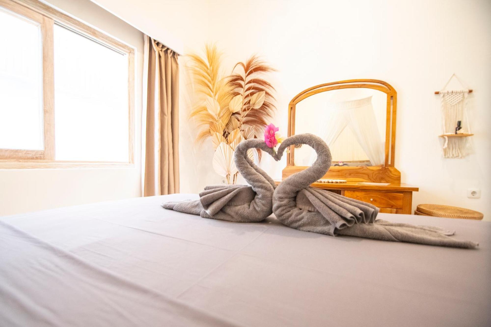 Rumah Singa - Holistic Healing Retreat ギリ・アイル エクステリア 写真