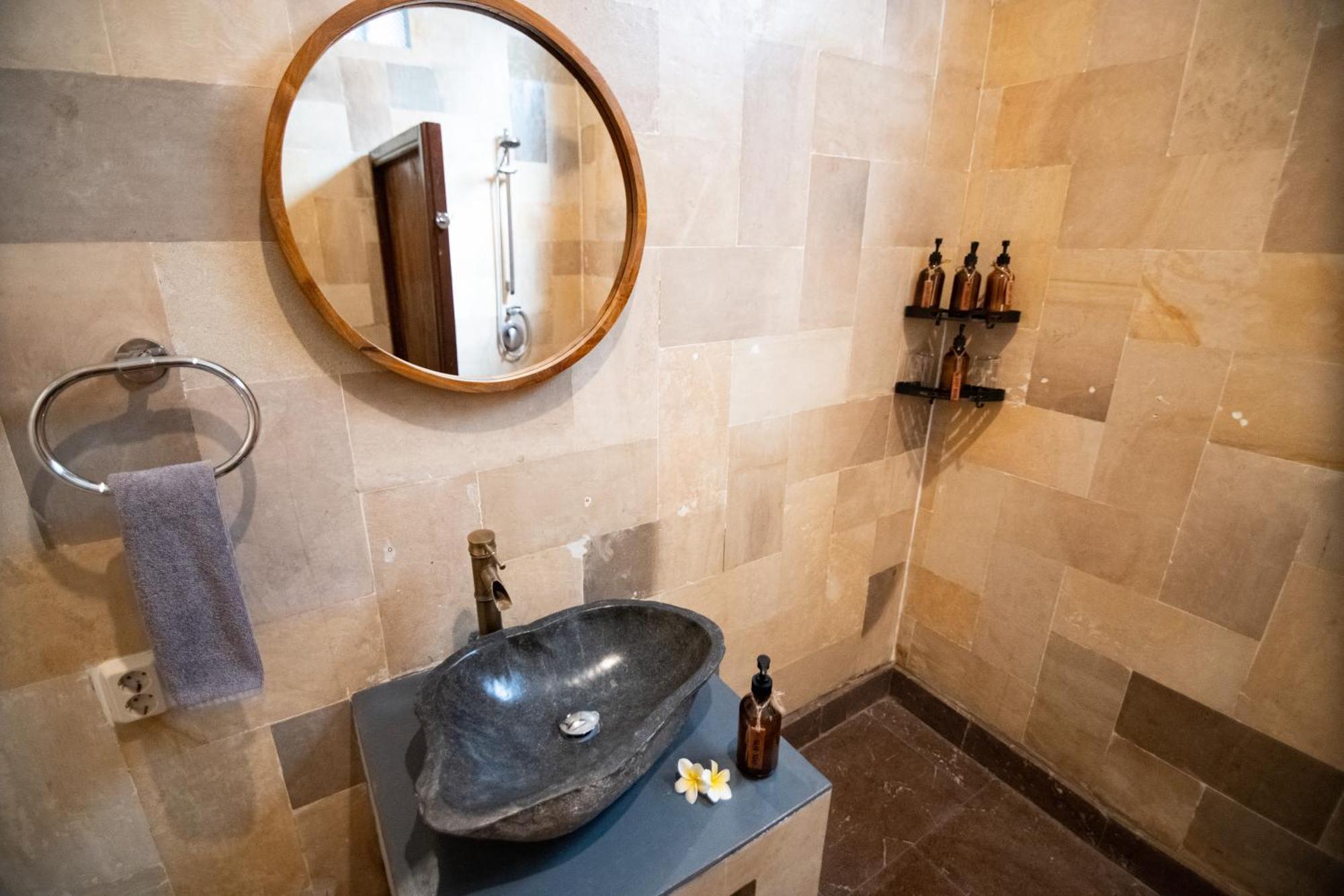 Rumah Singa - Holistic Healing Retreat ギリ・アイル エクステリア 写真