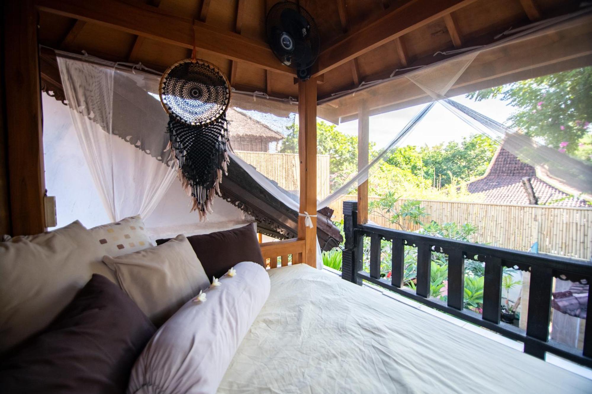 Rumah Singa - Holistic Healing Retreat ギリ・アイル エクステリア 写真