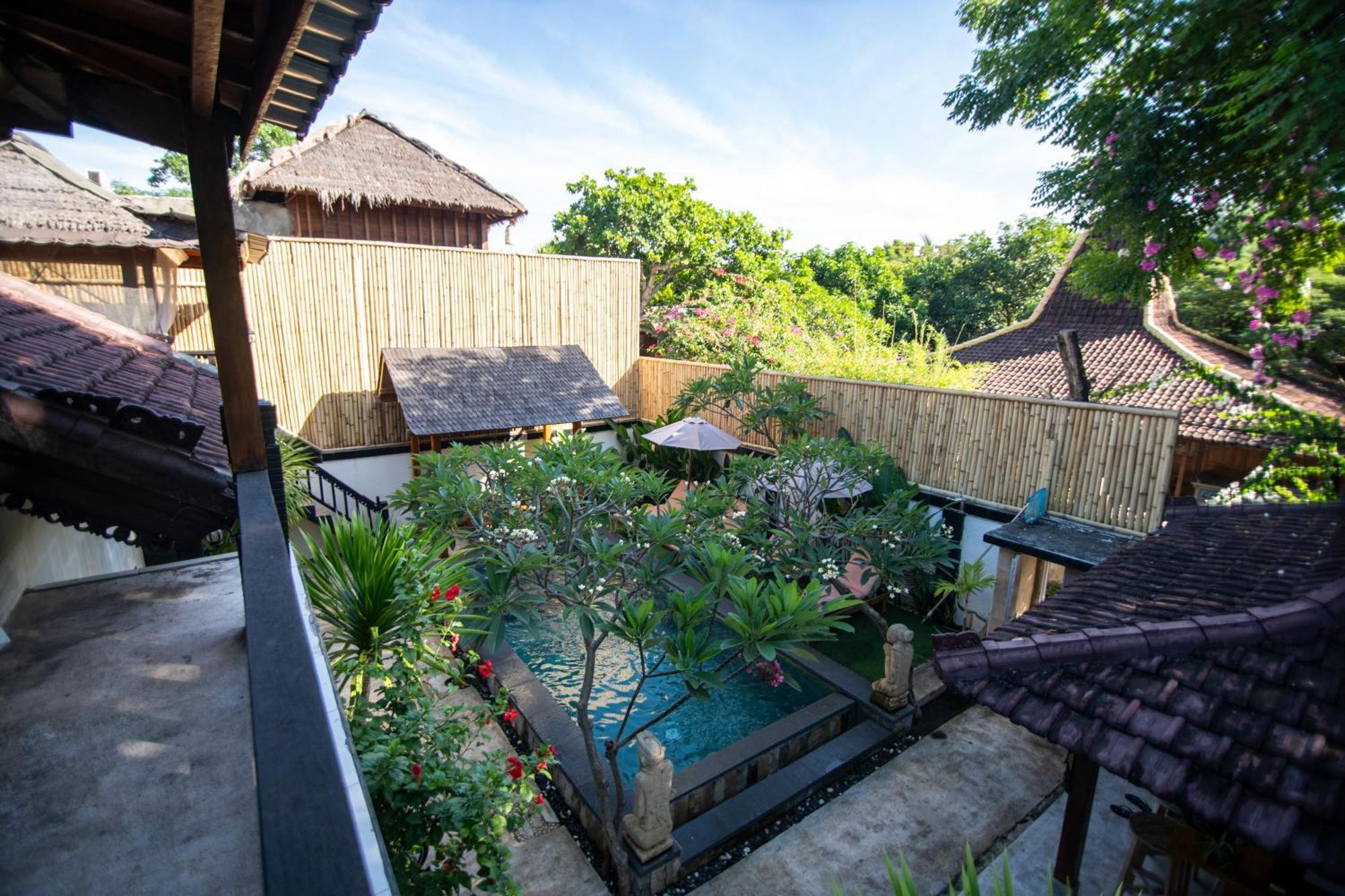 Rumah Singa - Holistic Healing Retreat ギリ・アイル エクステリア 写真
